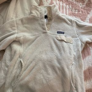 Women’s Patagonia fleece pullover in white x-dye